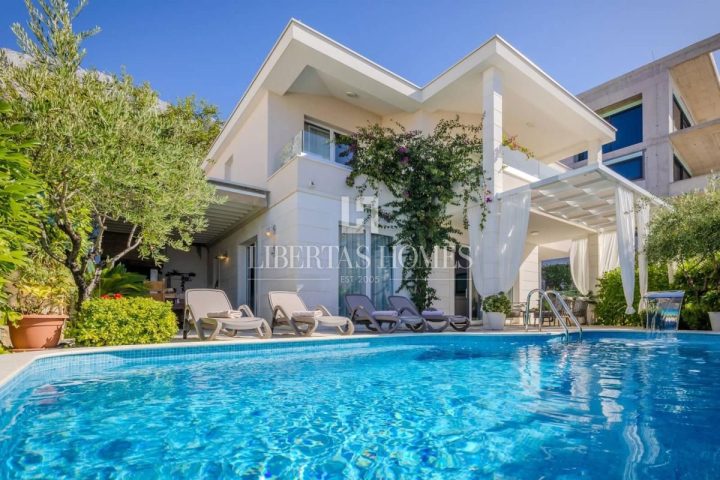 Haus zu verkaufen 300 m² – Makarska