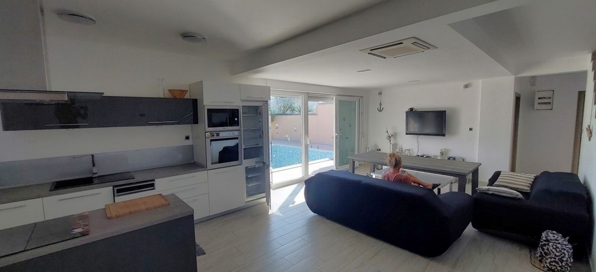 House For sale - SPLITSKO-DALMATINSKA MARINA