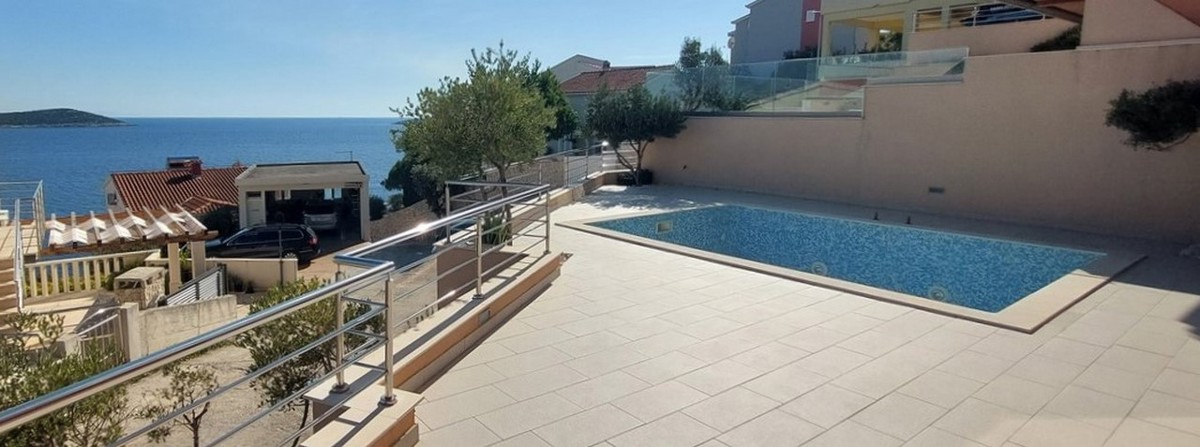 House For sale - SPLITSKO-DALMATINSKA MARINA