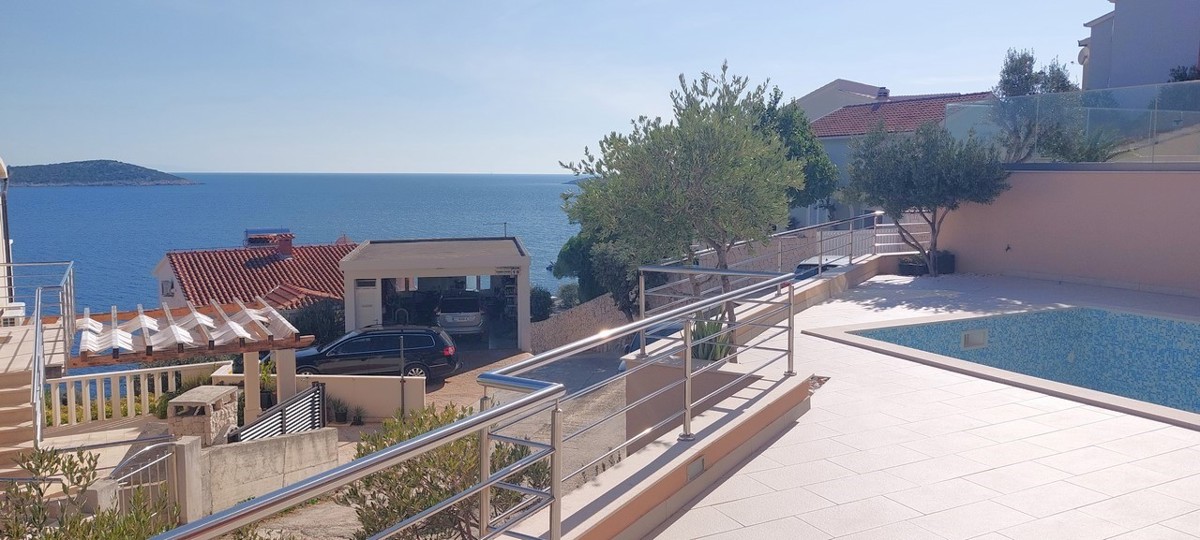 House For sale - SPLITSKO-DALMATINSKA MARINA