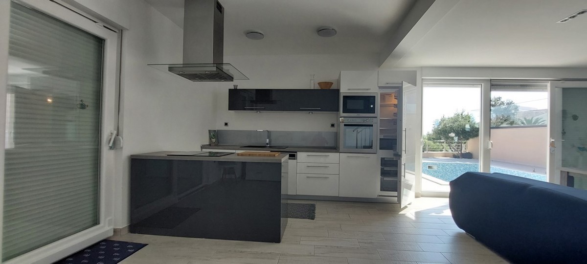House For sale - SPLITSKO-DALMATINSKA MARINA