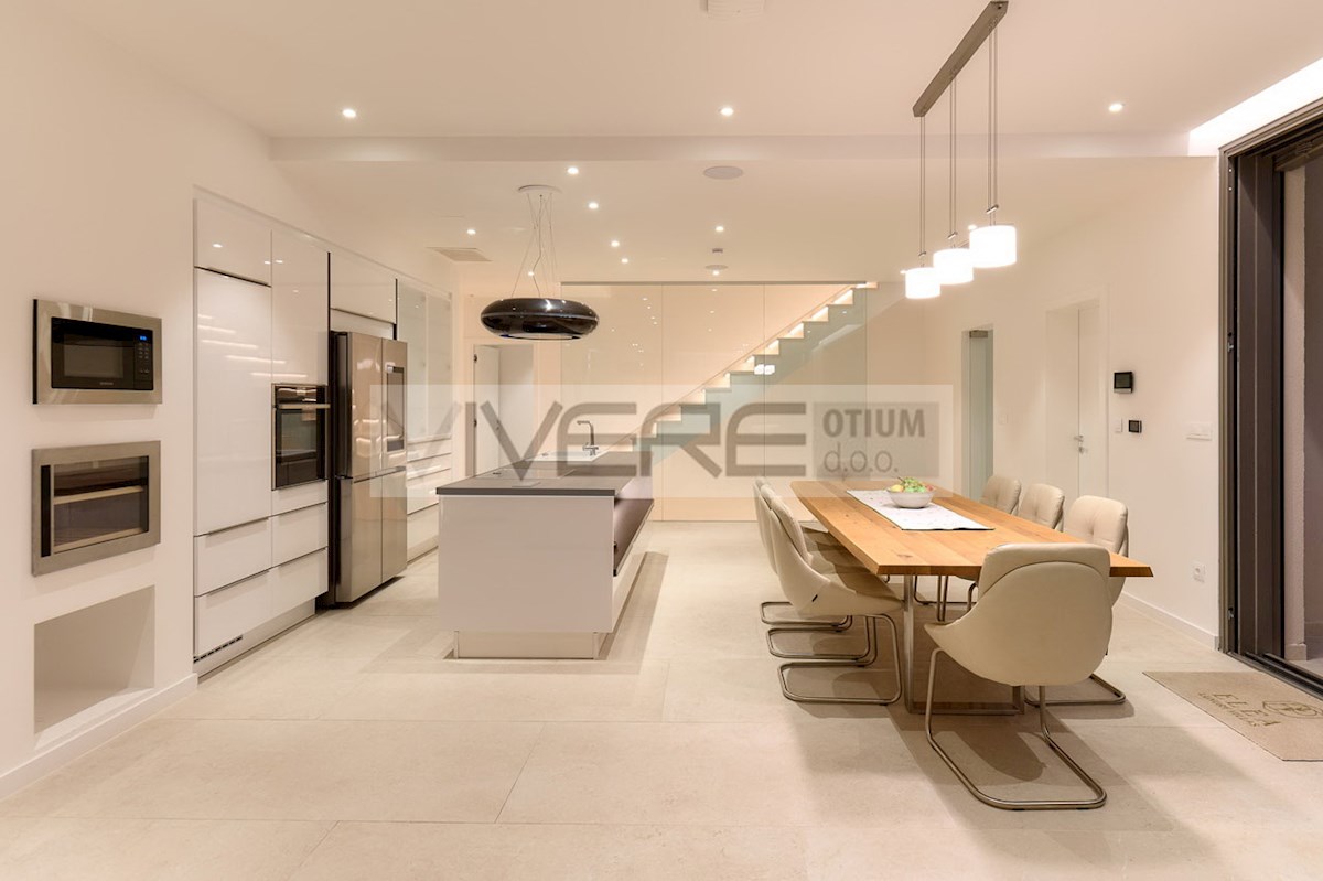 Casa In vendita - SPLITSKO-DALMATINSKA SPLIT