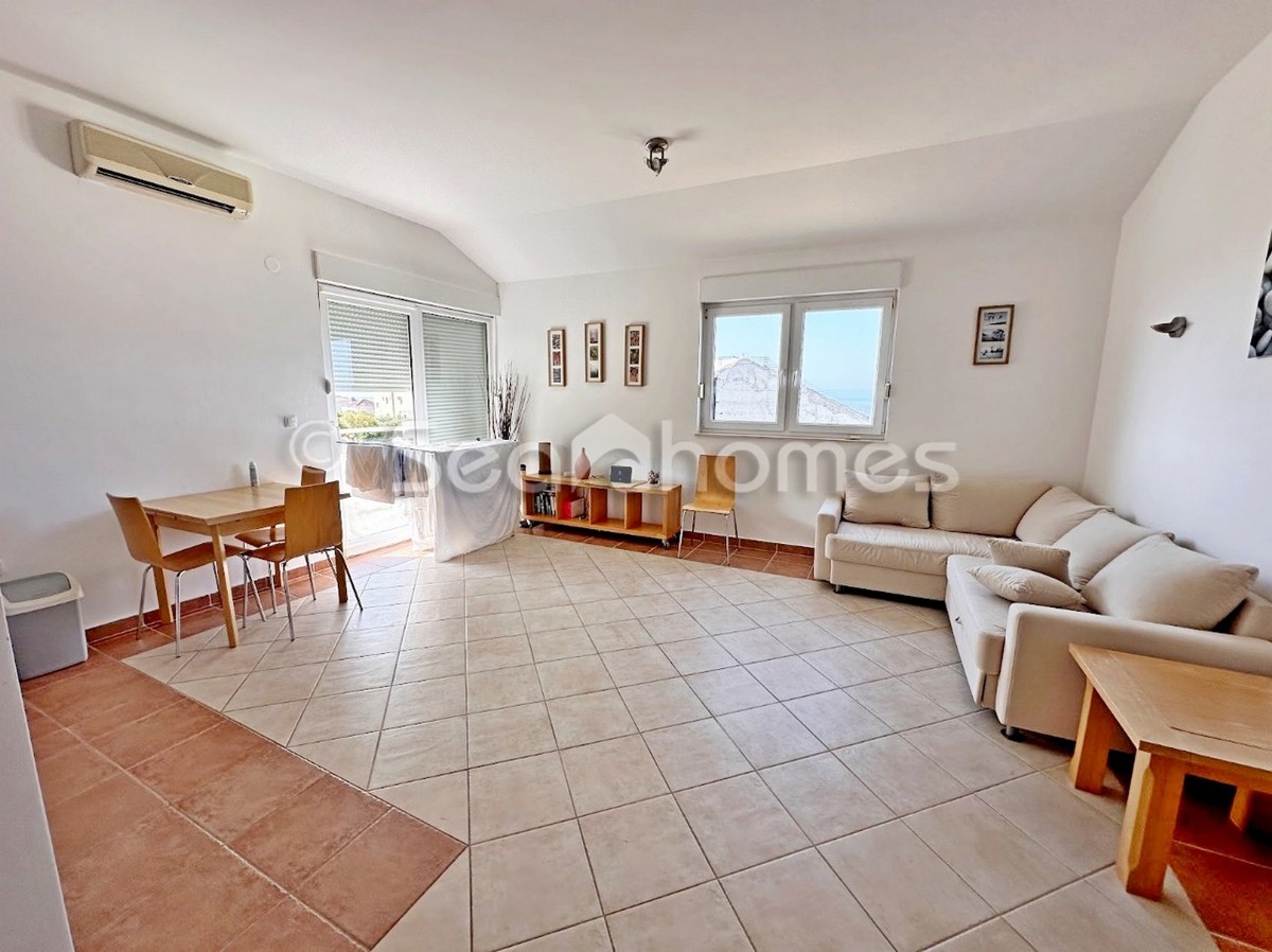 Appartement À vendre - SPLITSKO-DALMATINSKA BAŠKA VODA