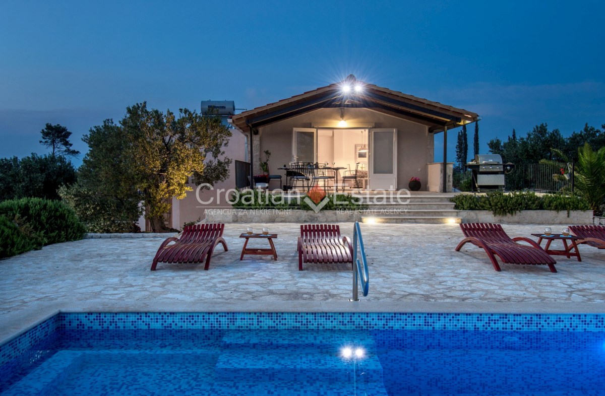 House For sale - SPLITSKO-DALMATINSKA BRAČ