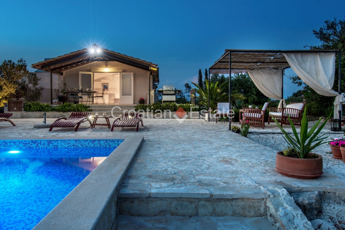 House For sale - SPLITSKO-DALMATINSKA BRAČ