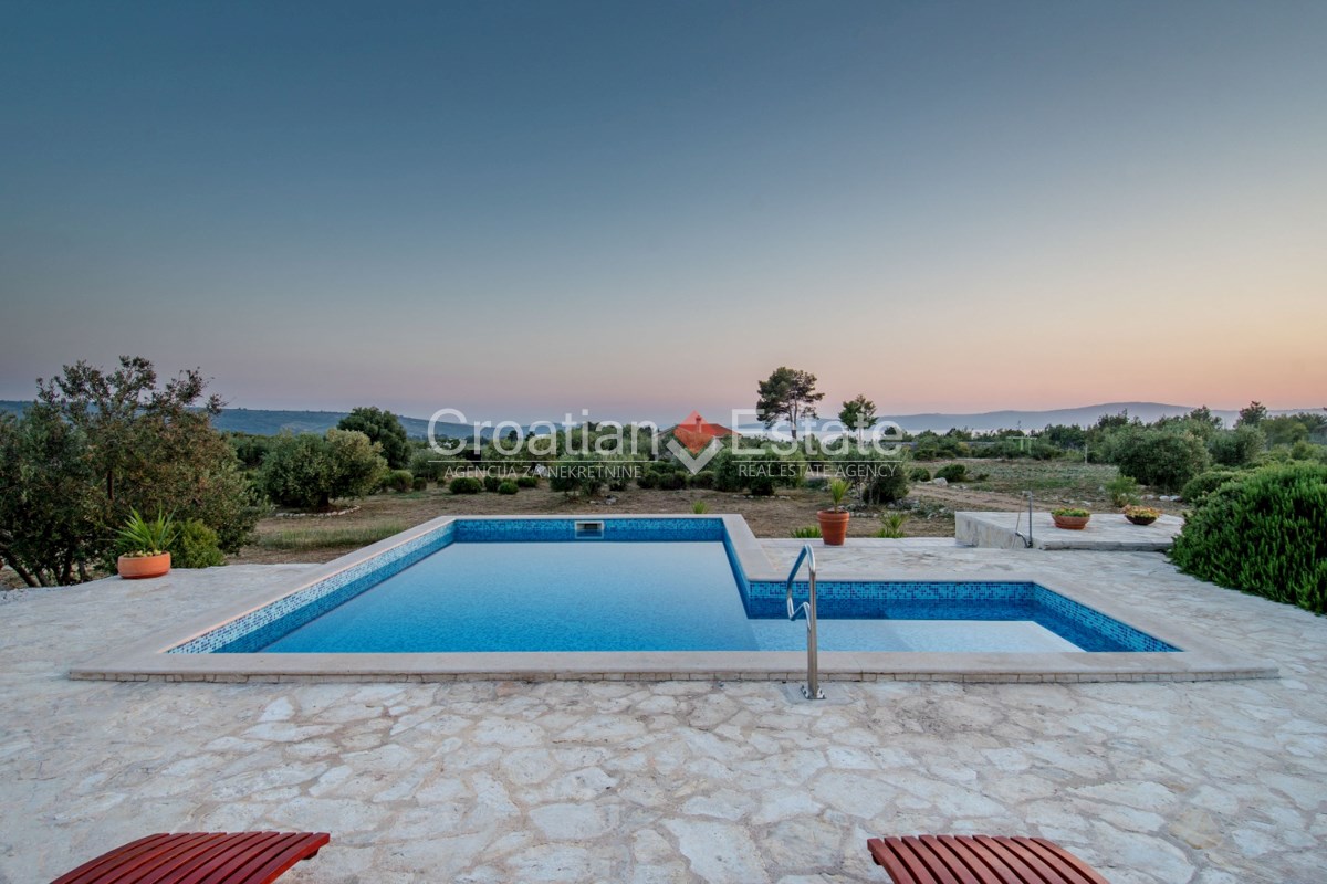 House For sale - SPLITSKO-DALMATINSKA BRAČ