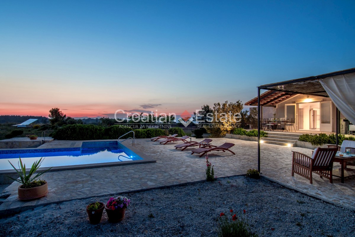 House For sale - SPLITSKO-DALMATINSKA BRAČ
