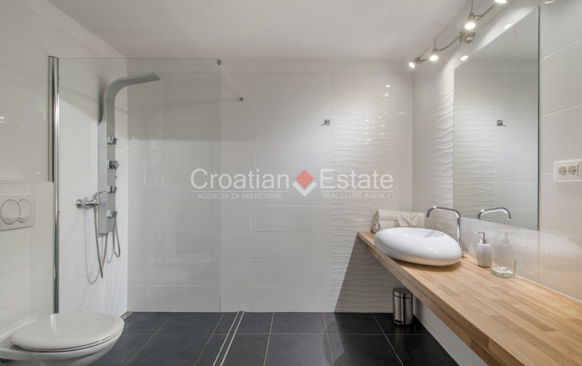House For sale - SPLITSKO-DALMATINSKA BRAČ