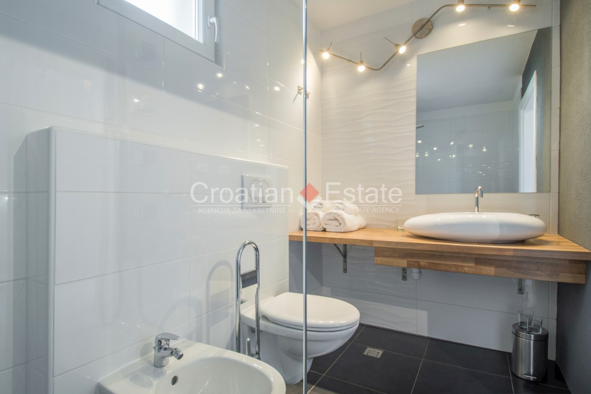 House For sale - SPLITSKO-DALMATINSKA BRAČ