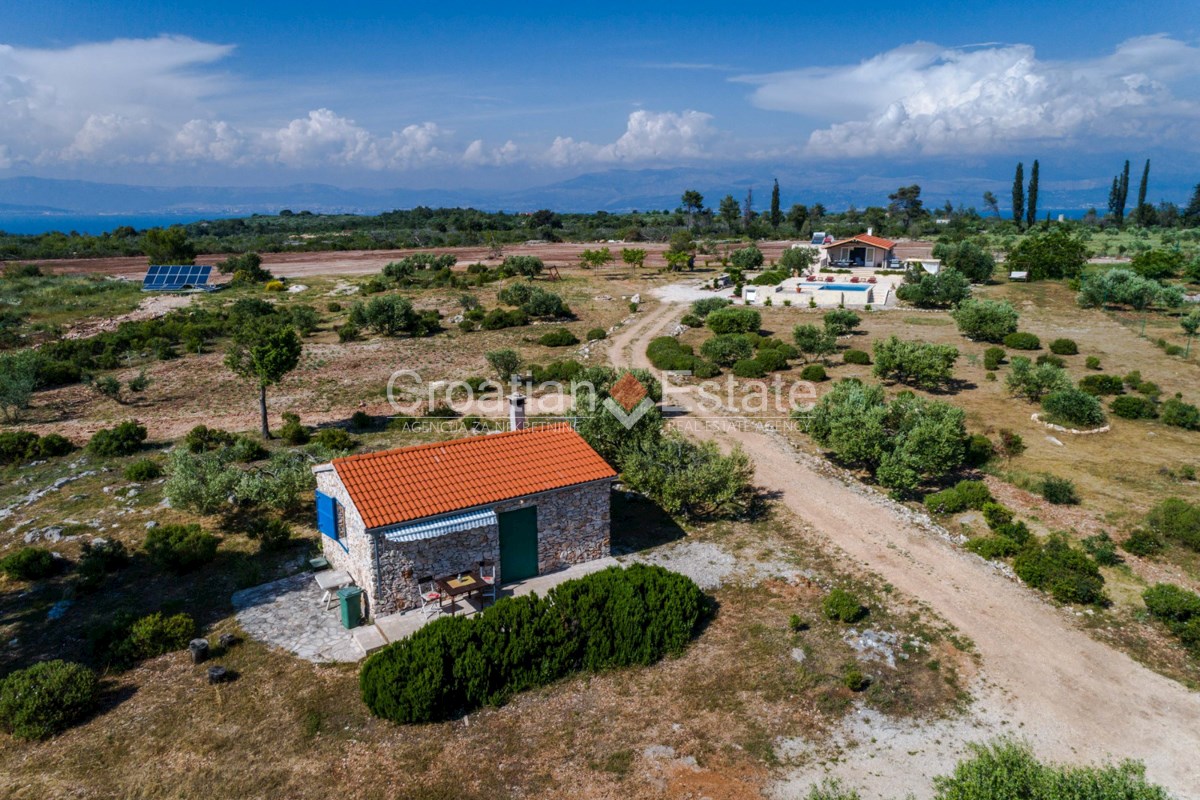 House For sale - SPLITSKO-DALMATINSKA BRAČ