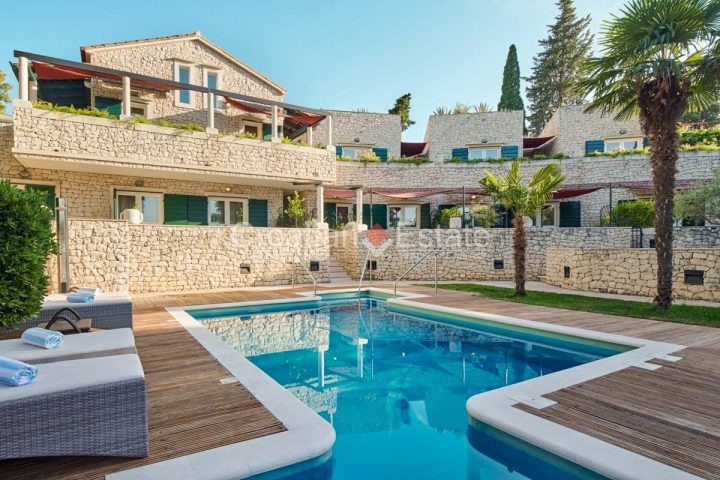 Casa in vendita 714 m² – Brač