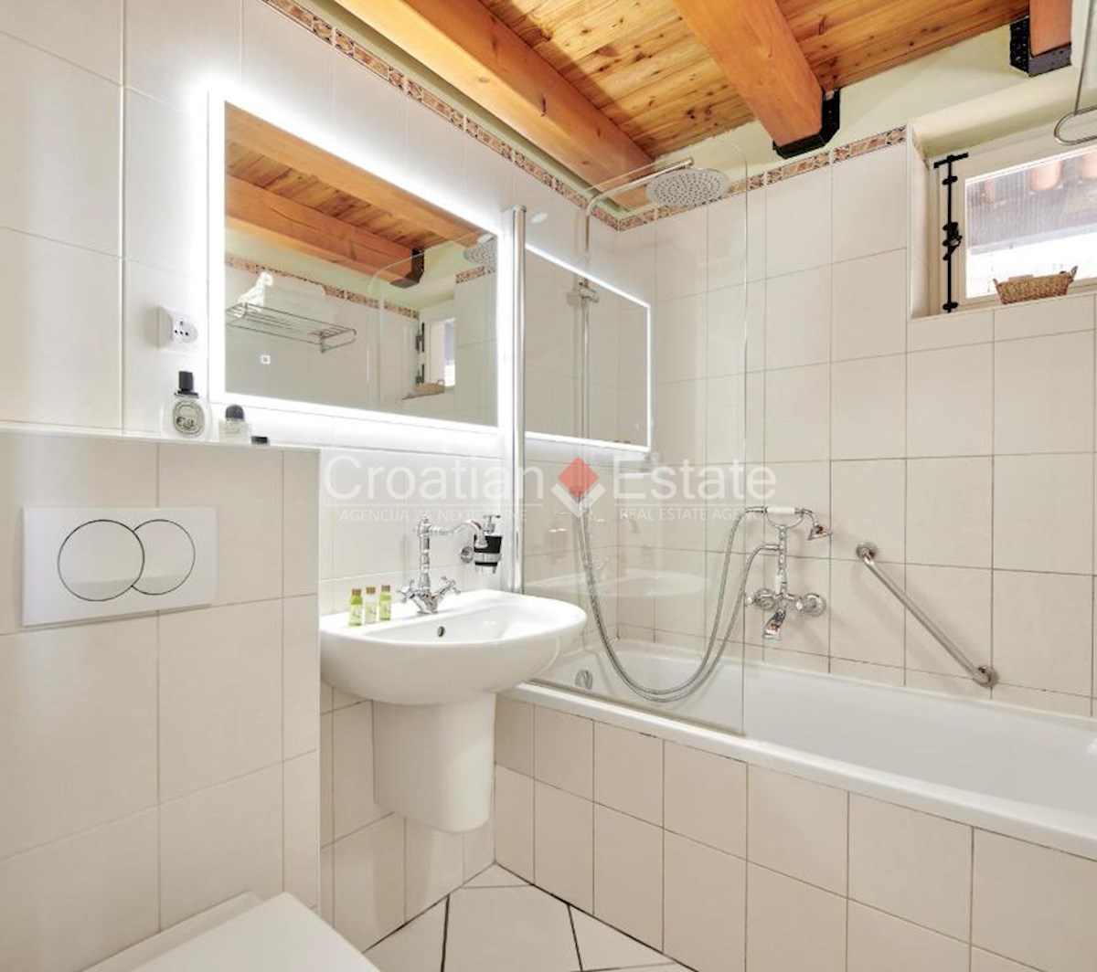 House For sale - SPLITSKO-DALMATINSKA BRAČ