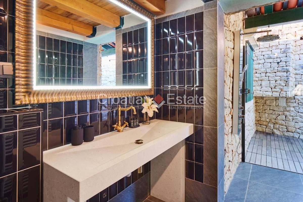 House For sale - SPLITSKO-DALMATINSKA BRAČ
