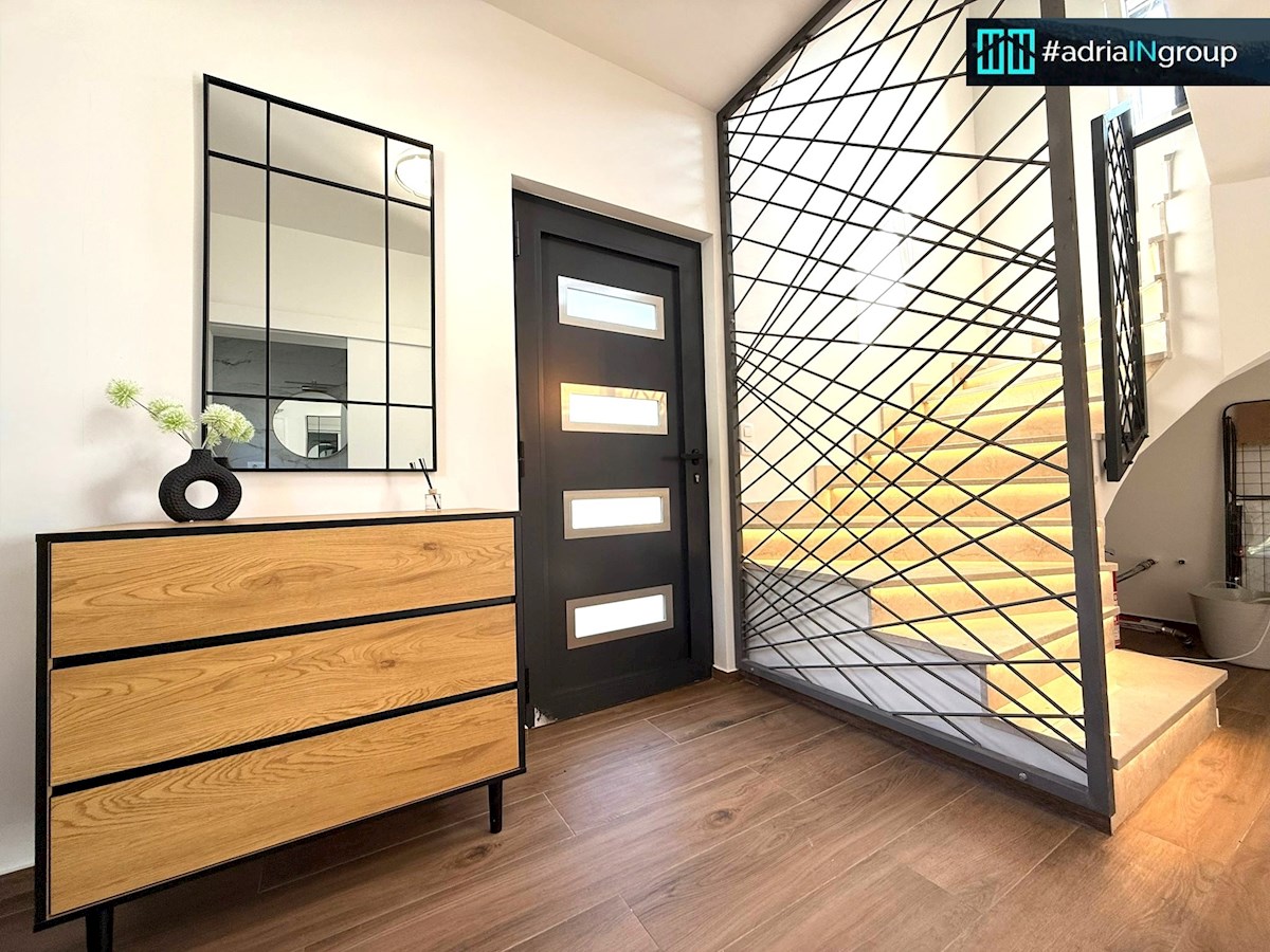 Casa In vendita - SPLITSKO-DALMATINSKA KAŠTELA