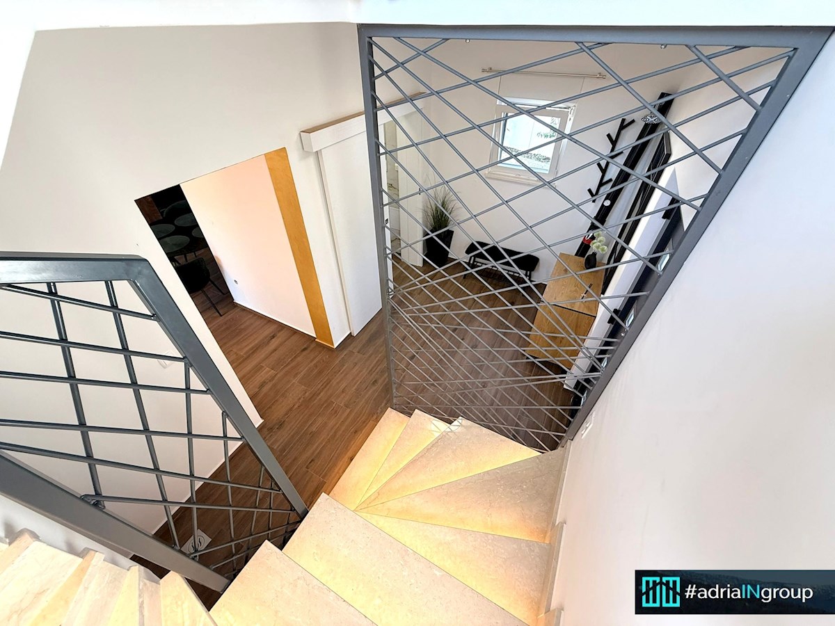 Casa In vendita - SPLITSKO-DALMATINSKA KAŠTELA