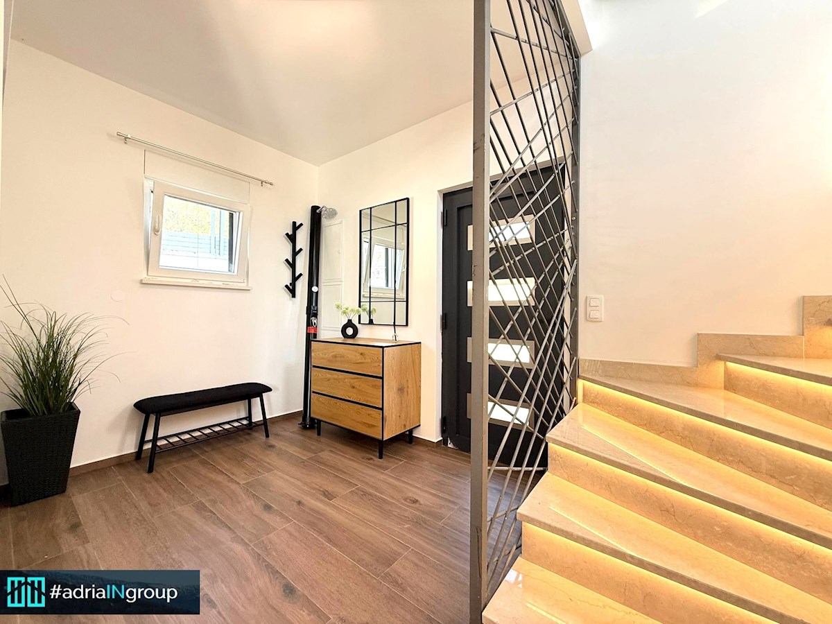 Casa In vendita - SPLITSKO-DALMATINSKA KAŠTELA