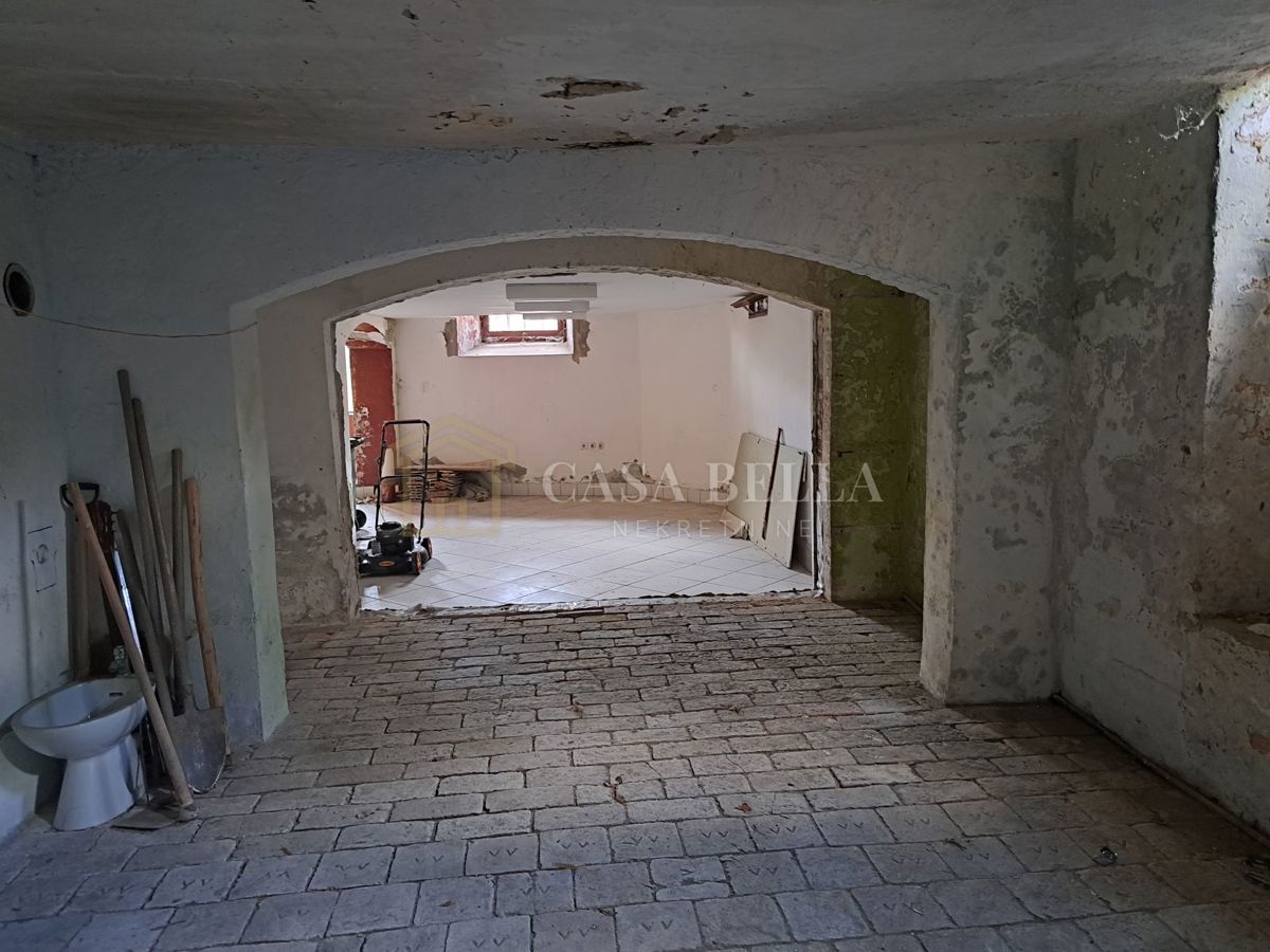 Haus Zu verkaufen - OSJEČKO-BARANJSKA VALPOVO