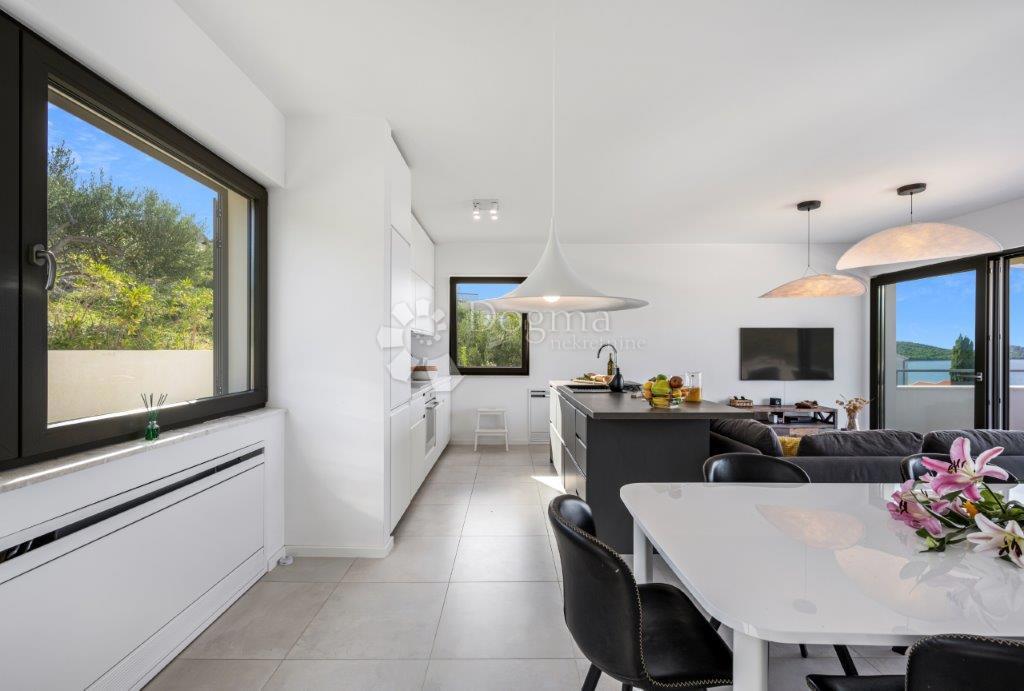 Haus Zu verkaufen - ŠIBENSKO-KNINSKA ROGOZNICA