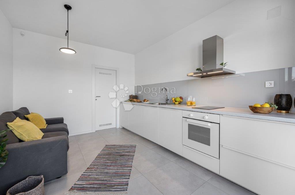 Haus Zu verkaufen - ŠIBENSKO-KNINSKA ROGOZNICA
