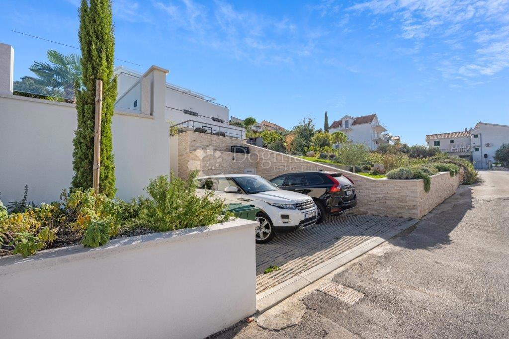 Haus Zu verkaufen - ŠIBENSKO-KNINSKA ROGOZNICA