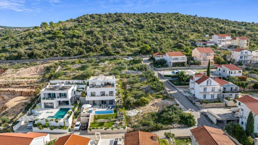 Haus Zu verkaufen - ŠIBENSKO-KNINSKA ROGOZNICA