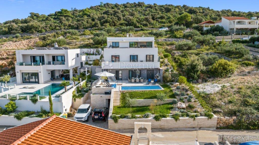 Haus Zu verkaufen - ŠIBENSKO-KNINSKA ROGOZNICA