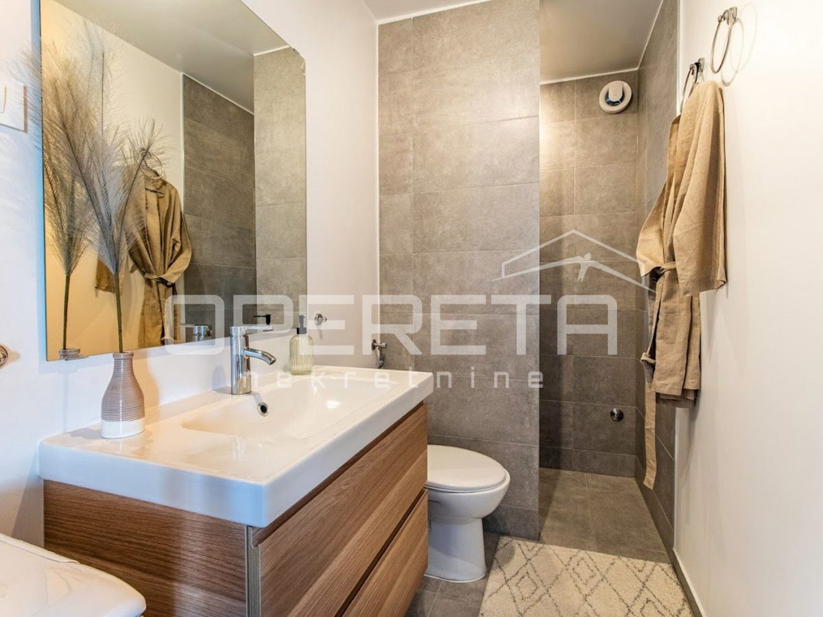 Dom Na sprzedaż - ŠIBENSKO-KNINSKA ROGOZNICA