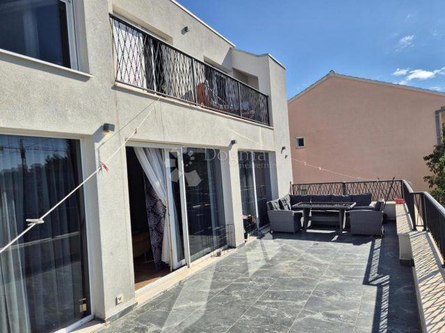 Apartma na predaj – Podstrana