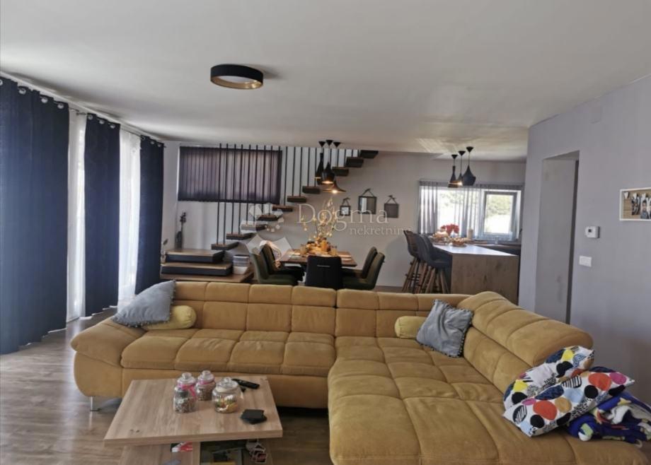 Flat For sale - SPLITSKO-DALMATINSKA PODSTRANA
