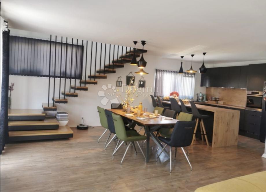 Flat For sale - SPLITSKO-DALMATINSKA PODSTRANA
