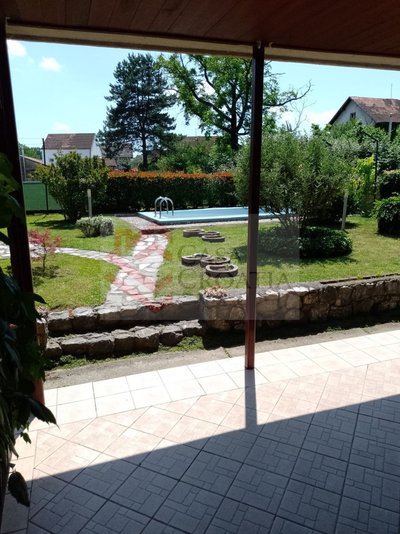 Hiša Na predaj - SISAČKO-MOSLAVAČKA PETRINJA
