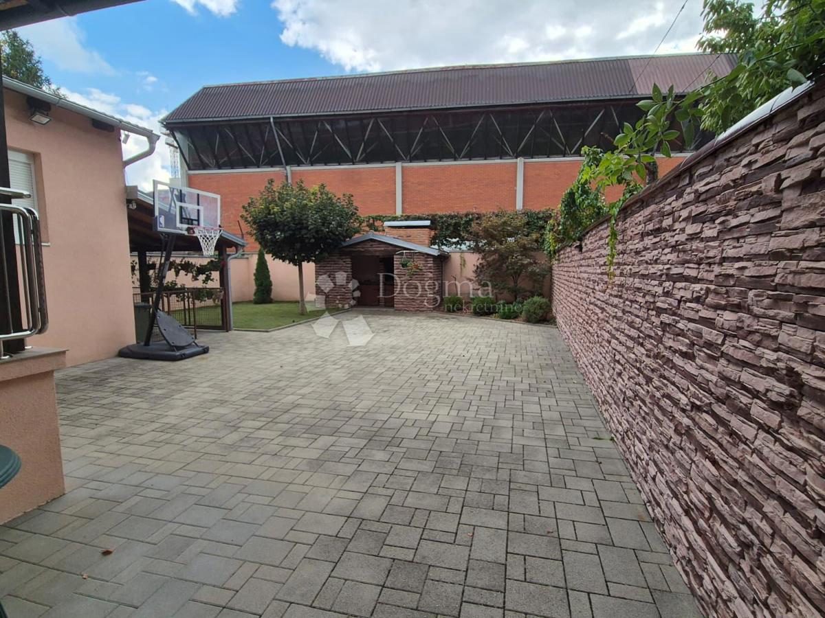 House For sale - OSJEČKO-BARANJSKA OSIJEK