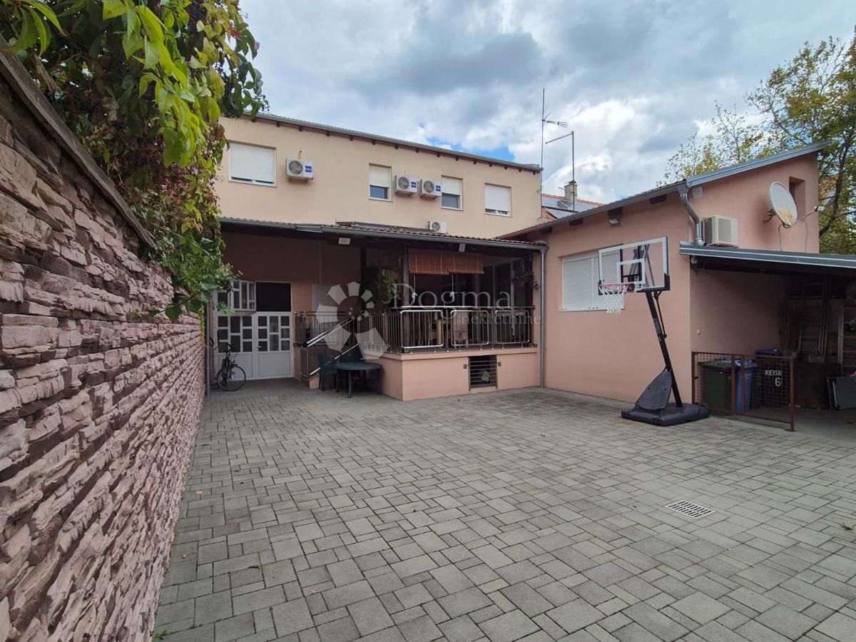 House For sale - OSJEČKO-BARANJSKA OSIJEK