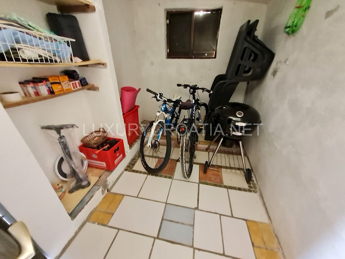 Dom Na predaj - SPLITSKO-DALMATINSKA ŠOLTA