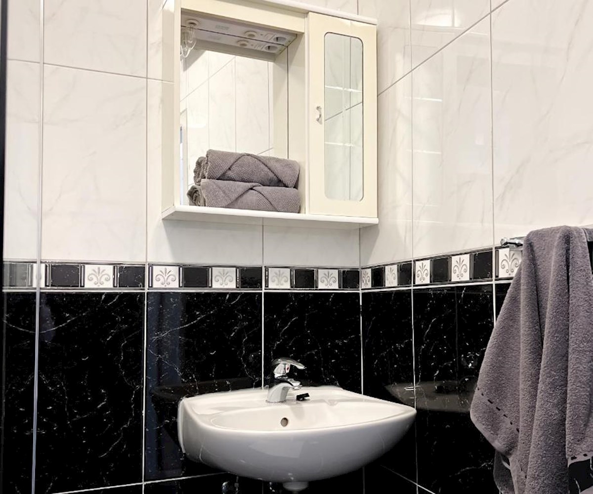 Kuća Na prodaju - SPLITSKO-DALMATINSKA BAŠKA VODA