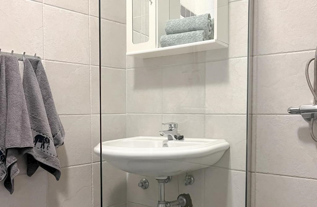 Kuća Na prodaju - SPLITSKO-DALMATINSKA BAŠKA VODA
