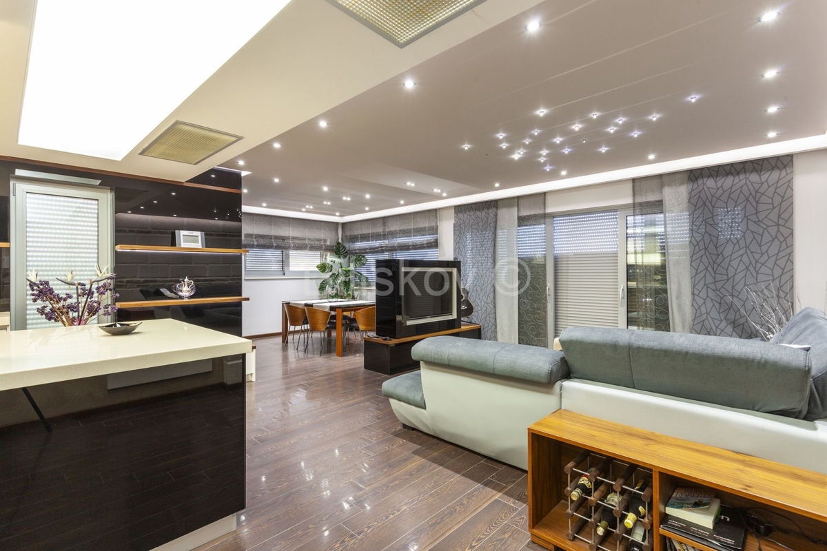 Apartment Zu verkaufen - SPLITSKO-DALMATINSKA TUČEPI
