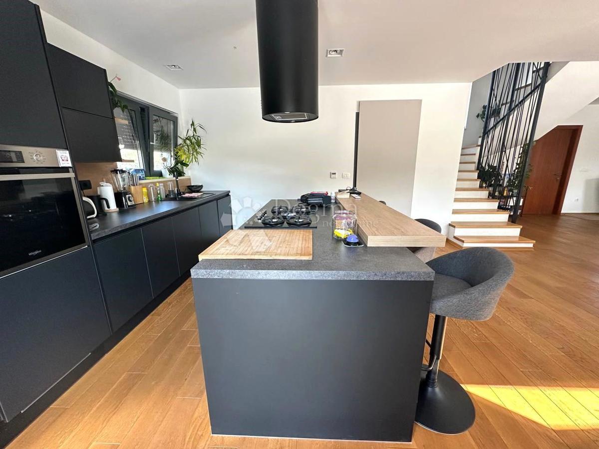 Haus Zu verkaufen - ISTARSKA BALE