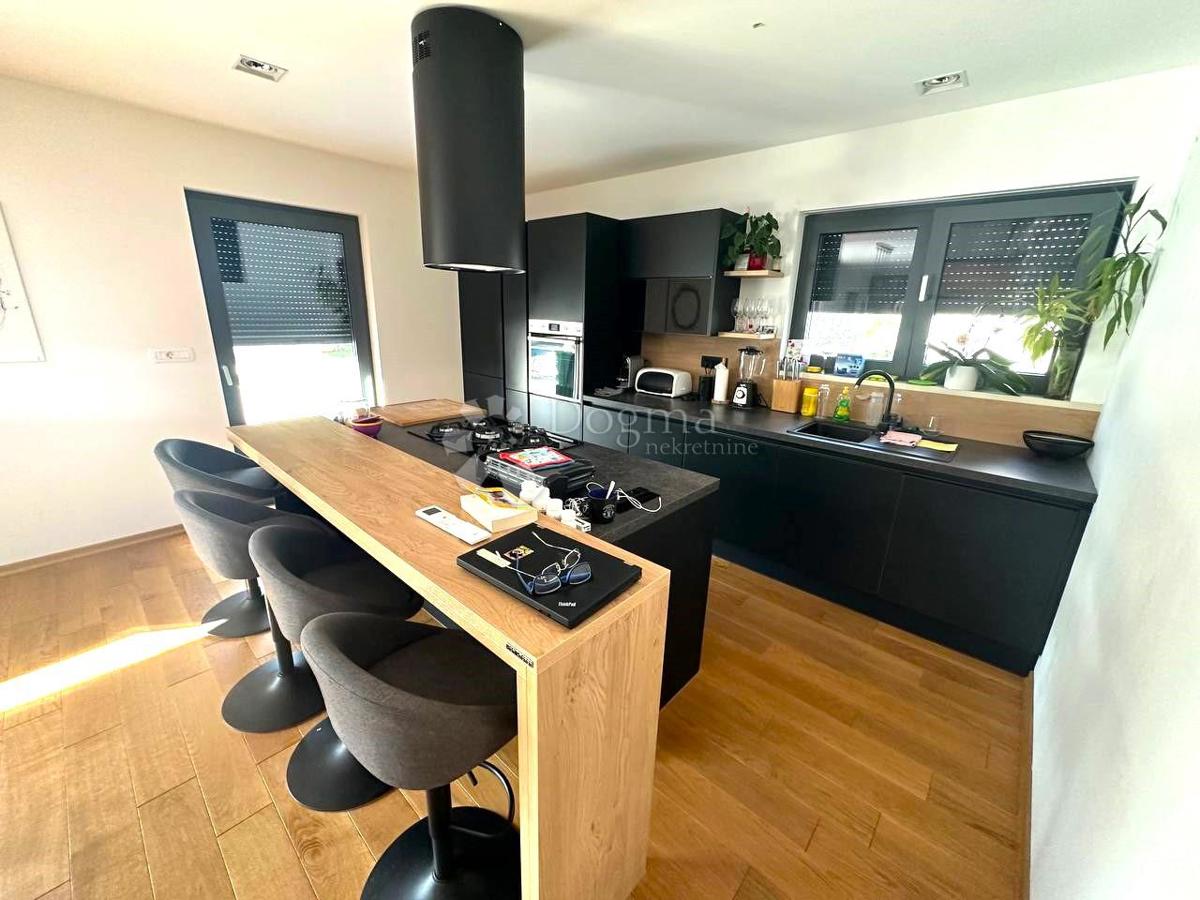 Haus Zu verkaufen - ISTARSKA BALE