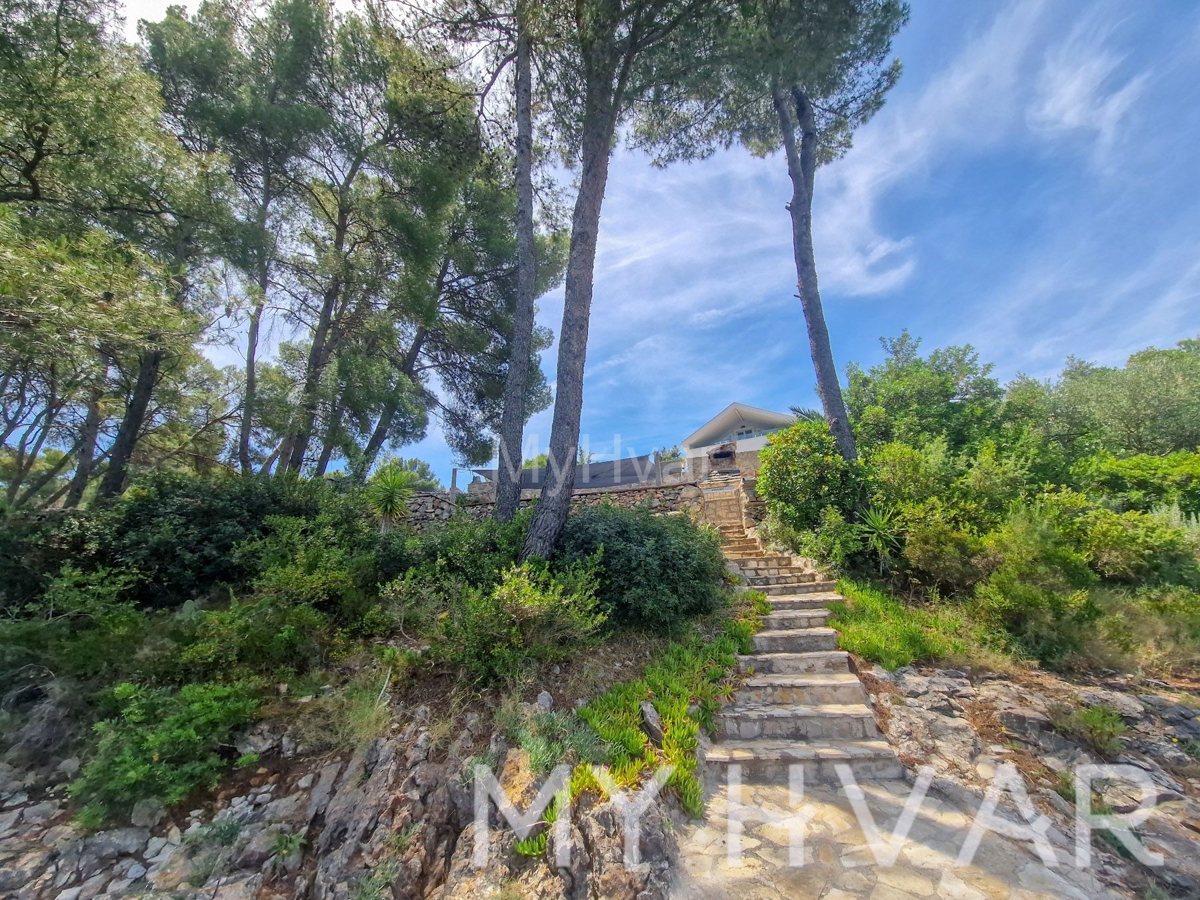 Casa In vendita - SPLITSKO-DALMATINSKA JELSA