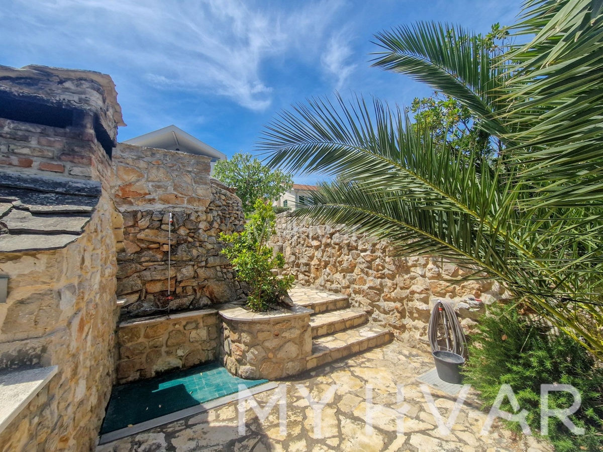 Casa In vendita - SPLITSKO-DALMATINSKA JELSA