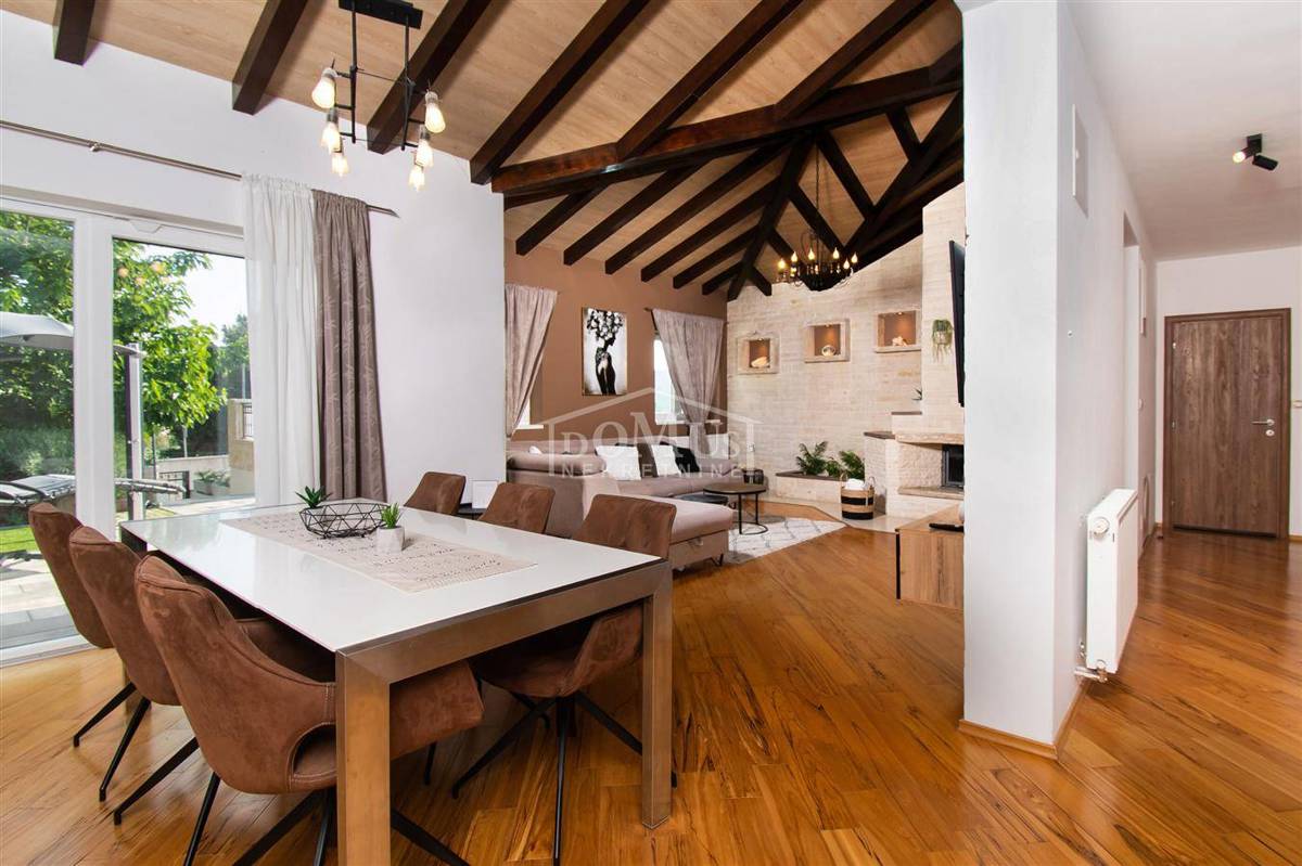 Haus Zu verkaufen - ŠIBENSKO-KNINSKA ŠIBENIK