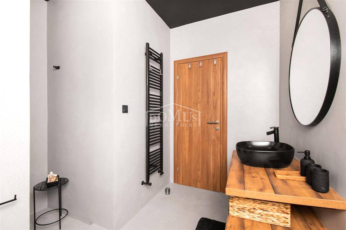 Haus Zu verkaufen - ŠIBENSKO-KNINSKA ŠIBENIK