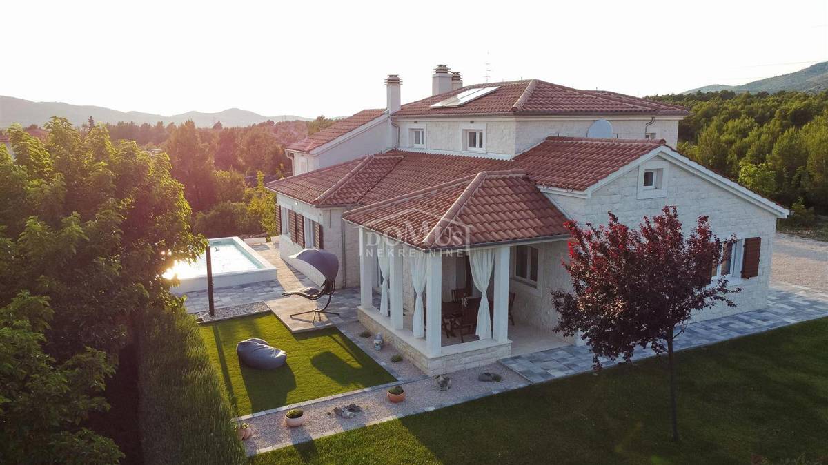 Haus Zu verkaufen - ŠIBENSKO-KNINSKA ŠIBENIK
