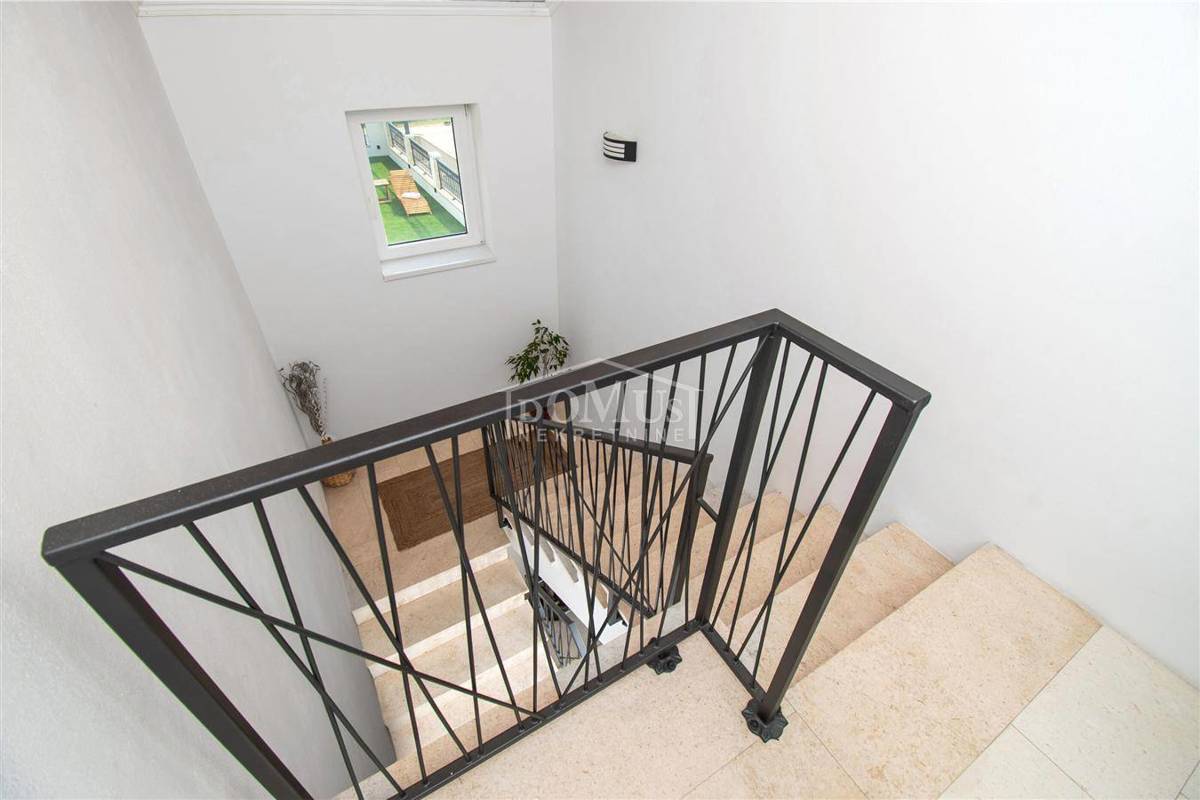 Haus Zu verkaufen - ŠIBENSKO-KNINSKA ŠIBENIK