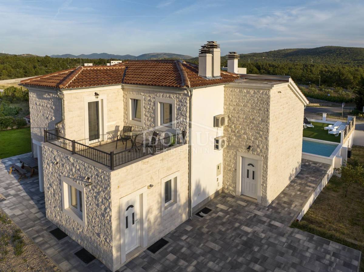 Haus Zu verkaufen - ŠIBENSKO-KNINSKA ŠIBENIK