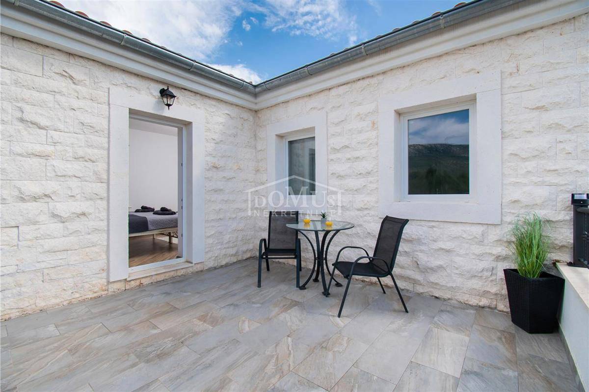 Haus Zu verkaufen - ŠIBENSKO-KNINSKA ŠIBENIK