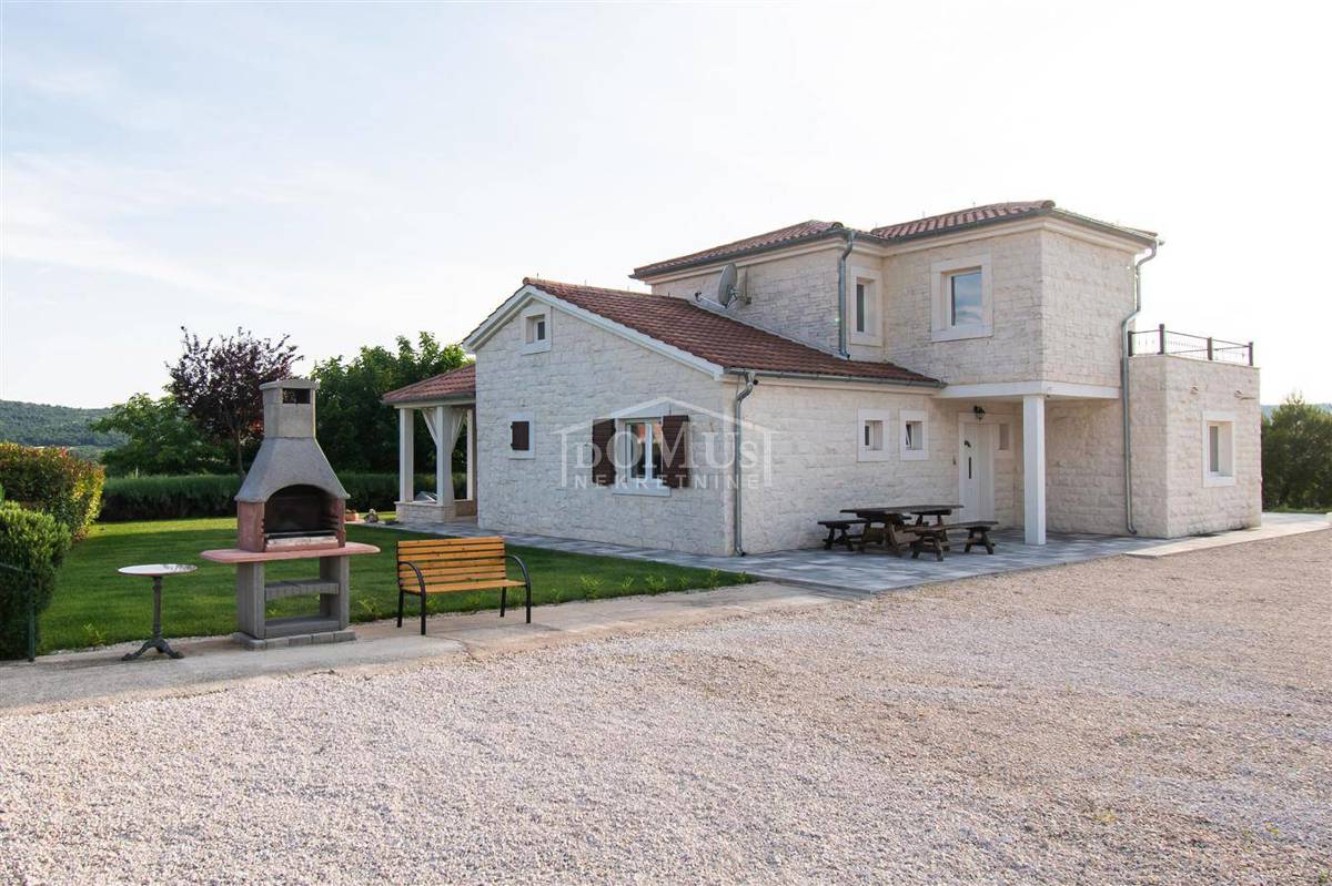 Haus Zu verkaufen - ŠIBENSKO-KNINSKA ŠIBENIK
