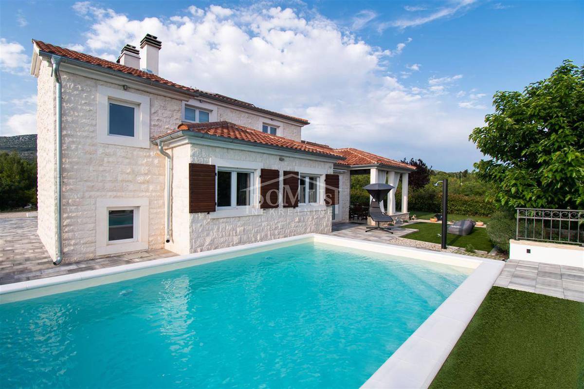 Haus Zu verkaufen - ŠIBENSKO-KNINSKA ŠIBENIK