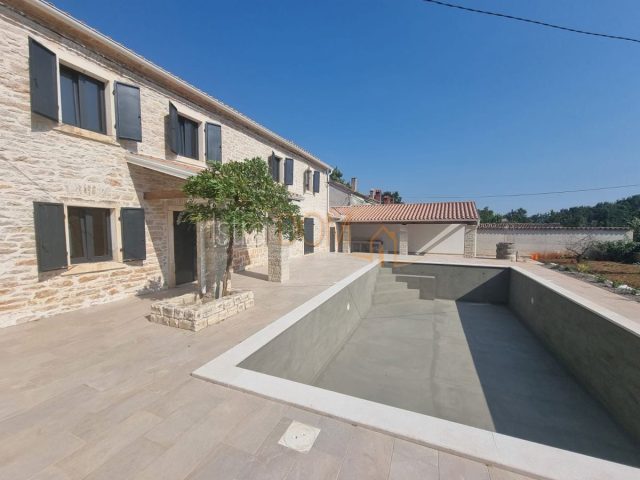 Kuća na prodaju 240 m² – Barban